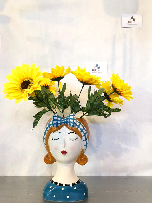 Vaso Volto Donna con Fiocco Azzurro in Ceramica – Design Retrò per Fiori e Piante