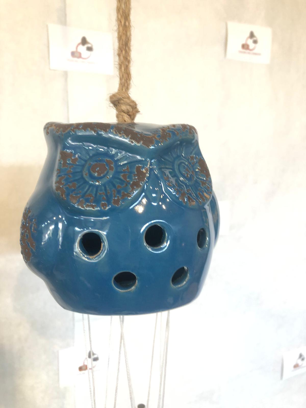 Pendaglio a Vento Gufo Blu in Ceramica – Decorazione da Giardino con Suono Armonioso
